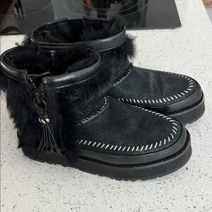 UGG FLUFF PUNK black short boot 6